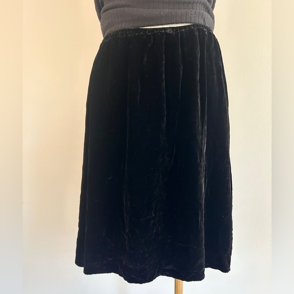 VINTAGE EDDIE BAUER 90s Black Silk Velvet Mini Skirt Whimsigoth Grunge | Size S - Picture 4 of 9